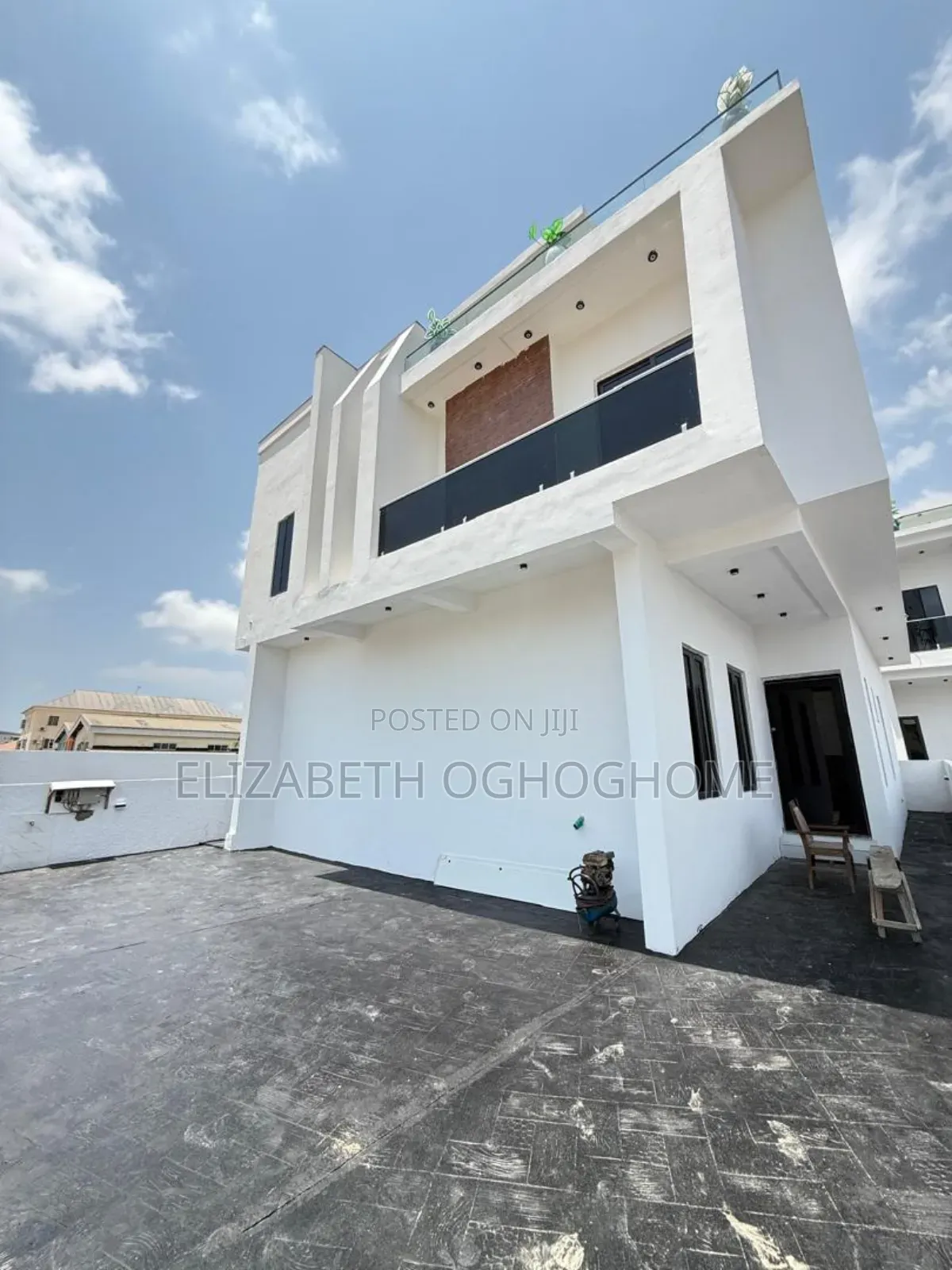 5bdrm Duplex in Sangotedo for sale