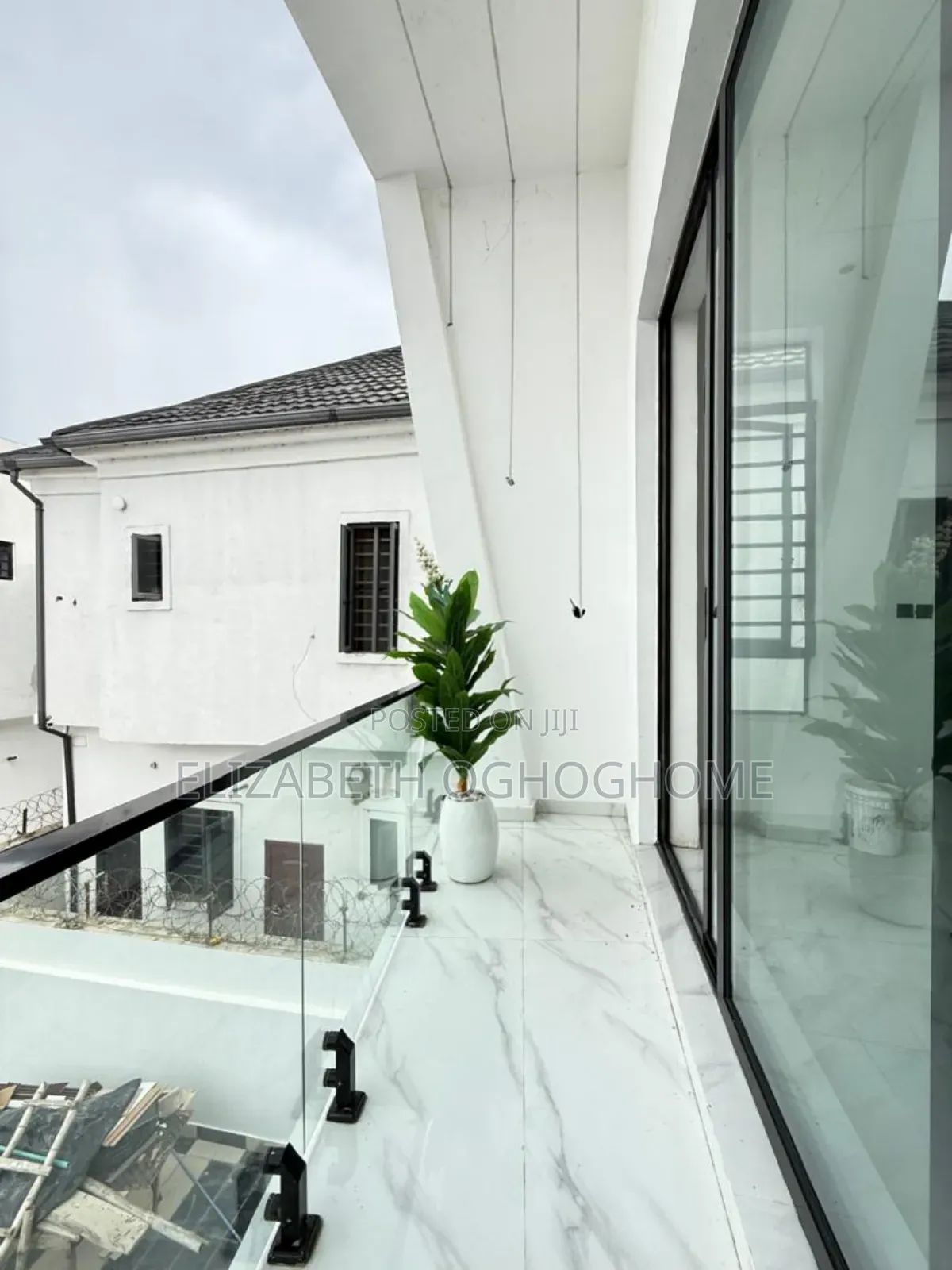 5bdrm Duplex in Sangotedo for sale