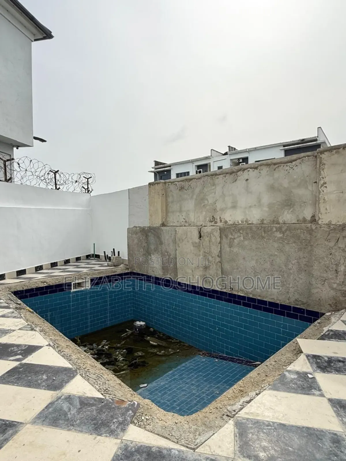 5bdrm Duplex in Sangotedo for sale