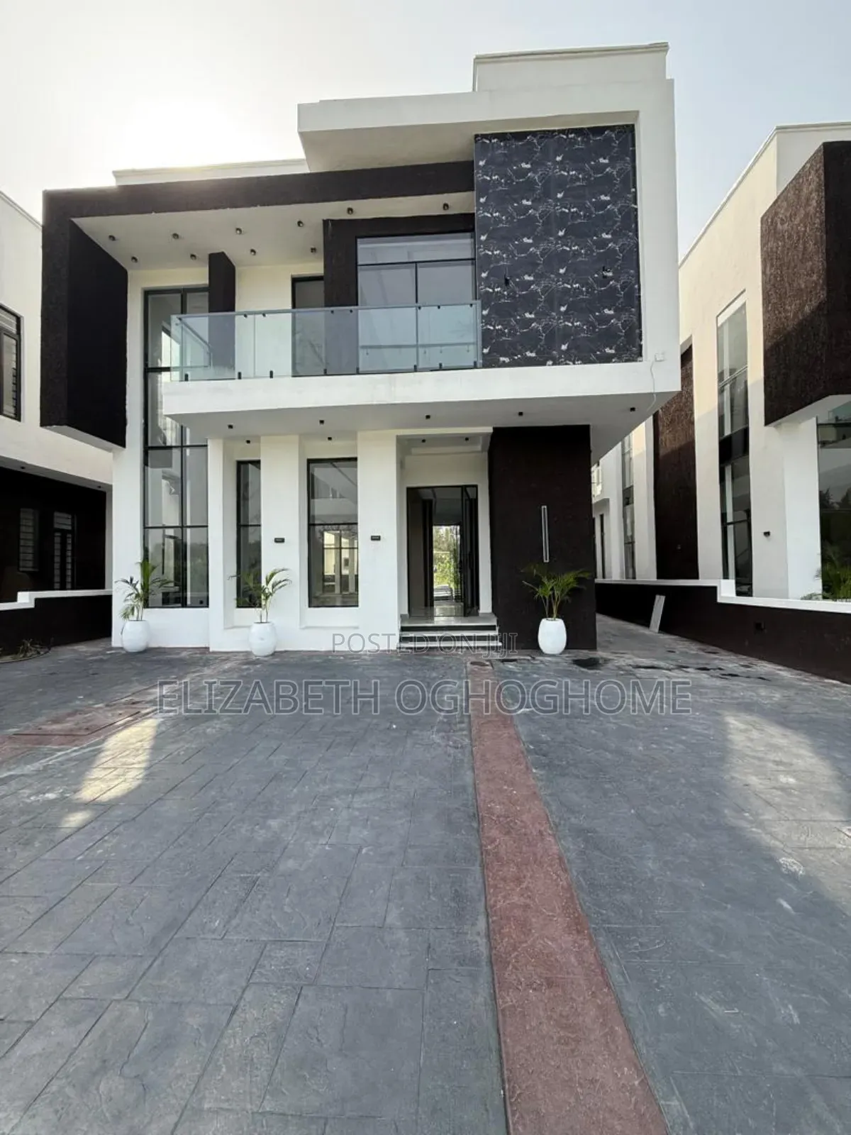 5bdrm Duplex in Sangotedo for sale