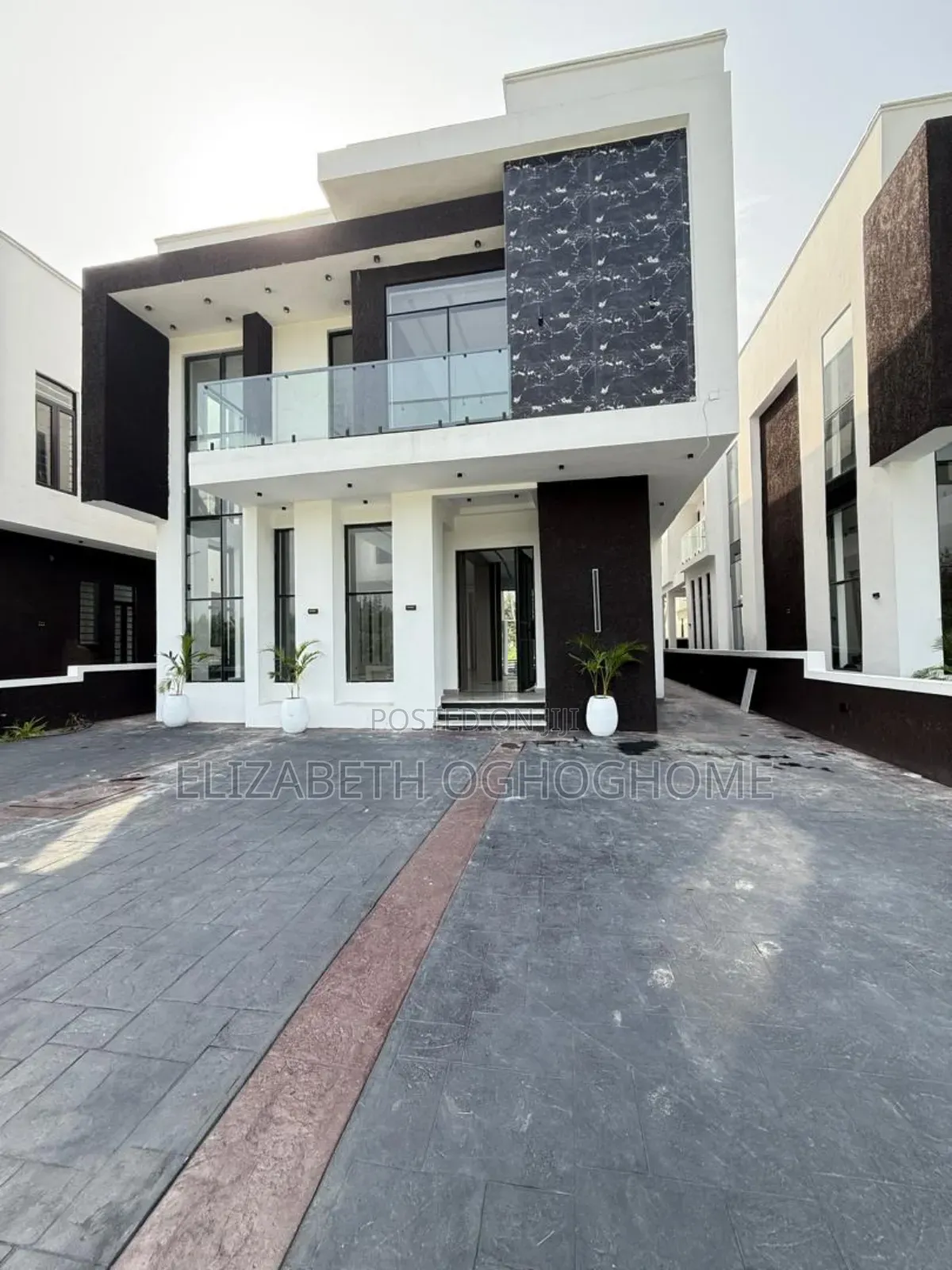5bdrm Duplex in Sangotedo for sale