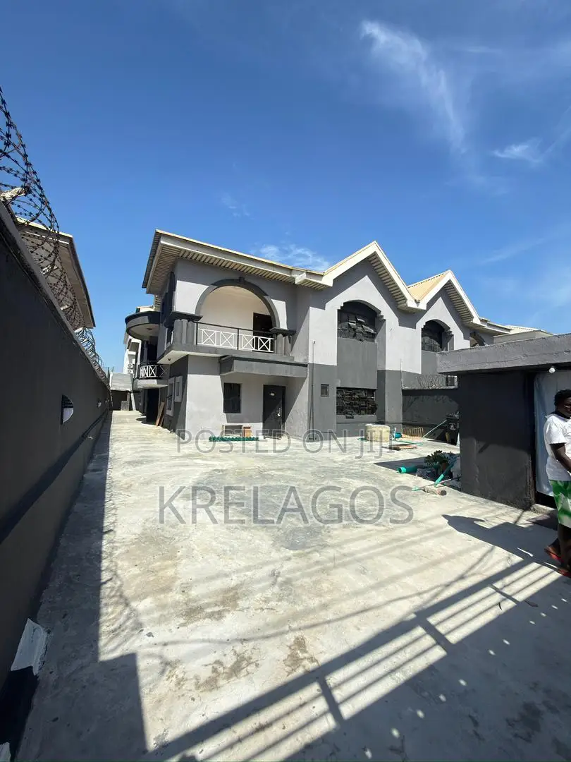 Mini Flat in Lekki Phase 1 for rent