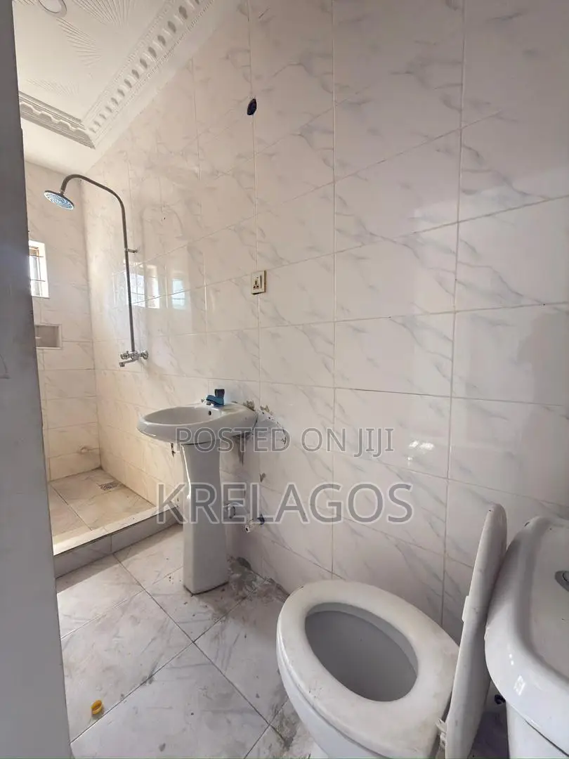 Mini Flat in Lekki Phase 1 for rent