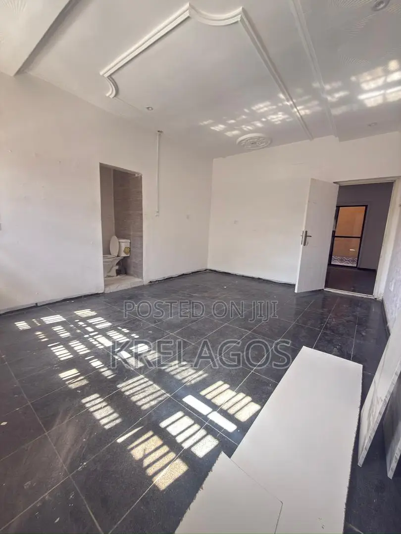 Mini Flat in Lekki Phase 1 for rent