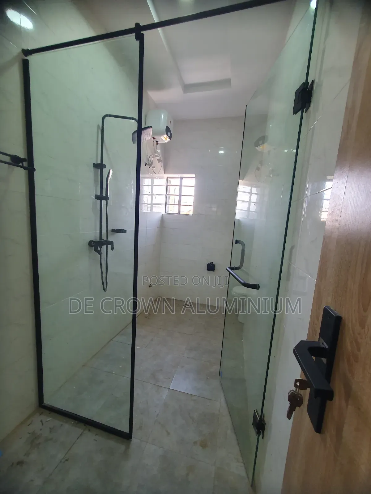 10mm Tempered Glass Shower Cubicle With Black Accessories | Luxury Fin