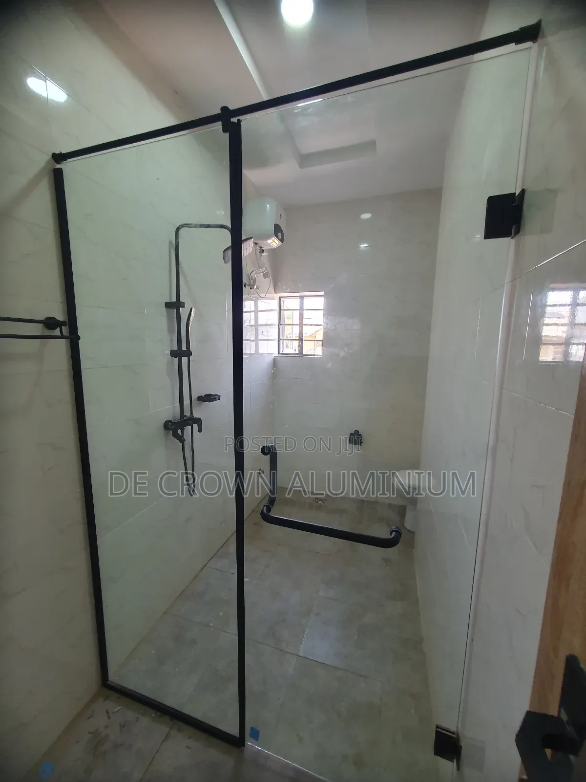 10mm Tempered Glass Shower Cubicle With Black Accessories | Luxury Fin
