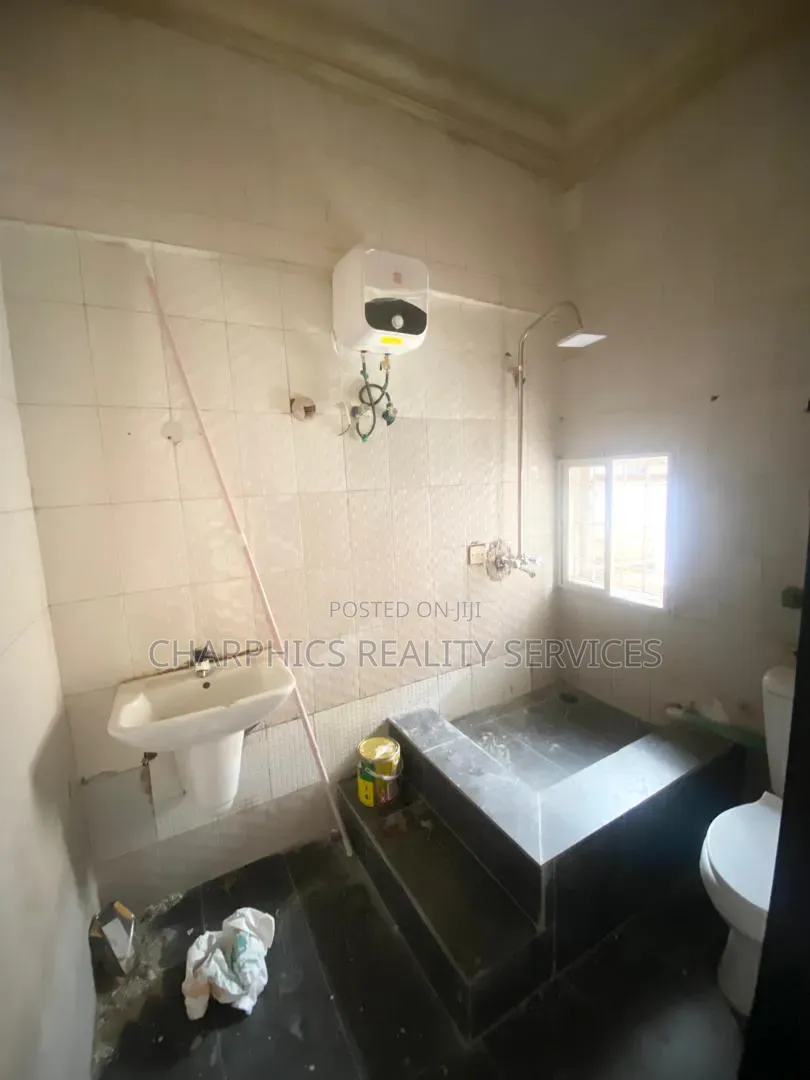 1bdrm Apartment in Lekki Phase 1 for rent
