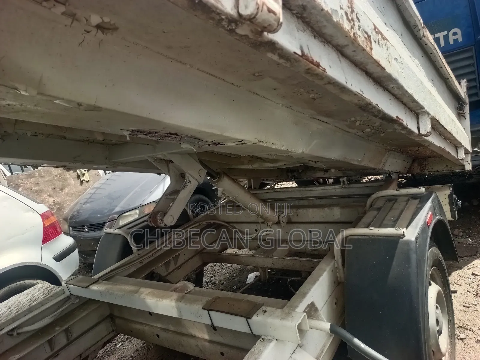 Dump Truck (Foreign Used) 4 Tyres
