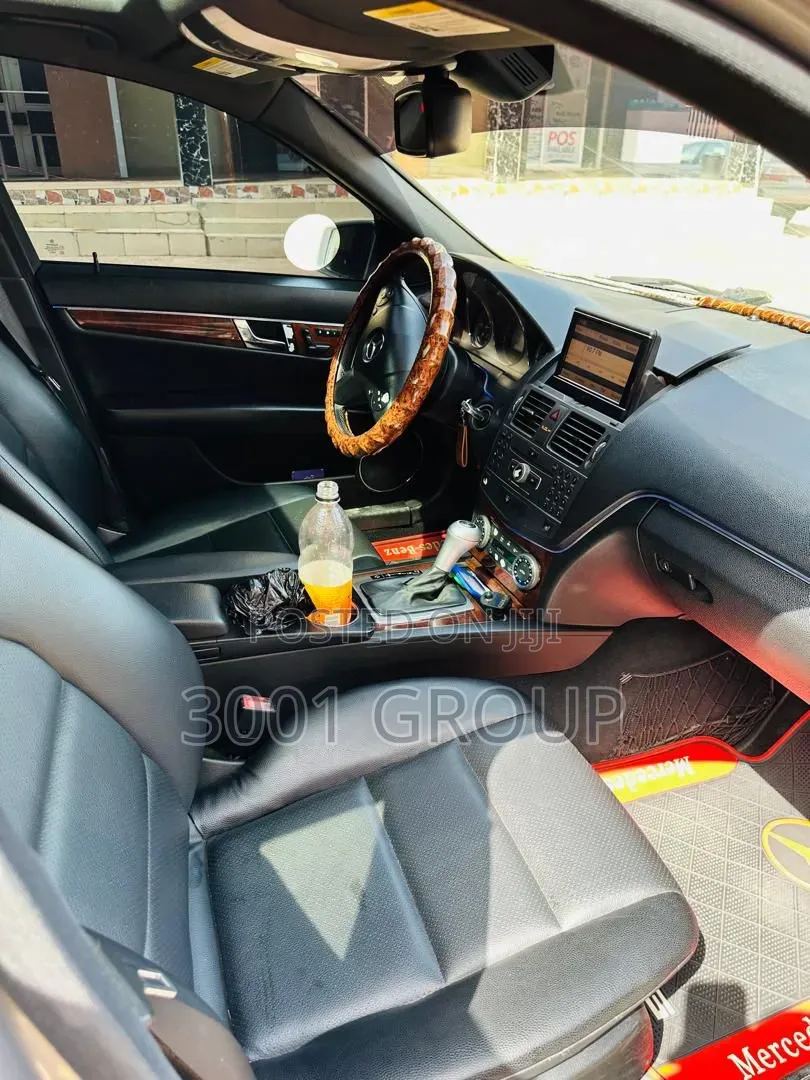 Mercedes-Benz C300 2011 Gray
