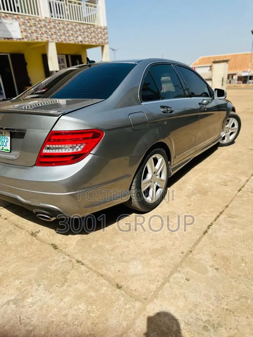 Mercedes-Benz C300 2011 Gray