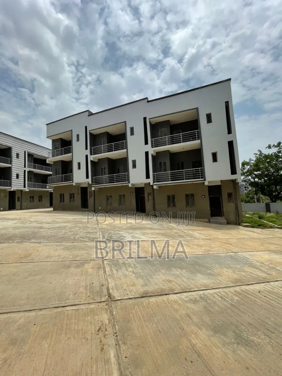 4bdrm Duplex in Life Camp for sale