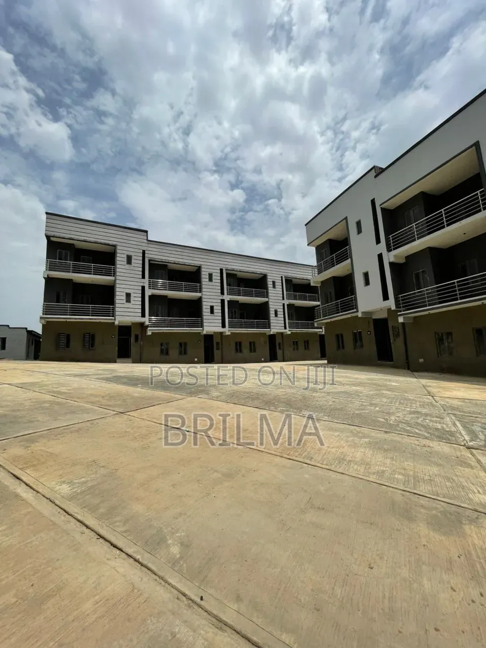 4bdrm Duplex in Life Camp for sale