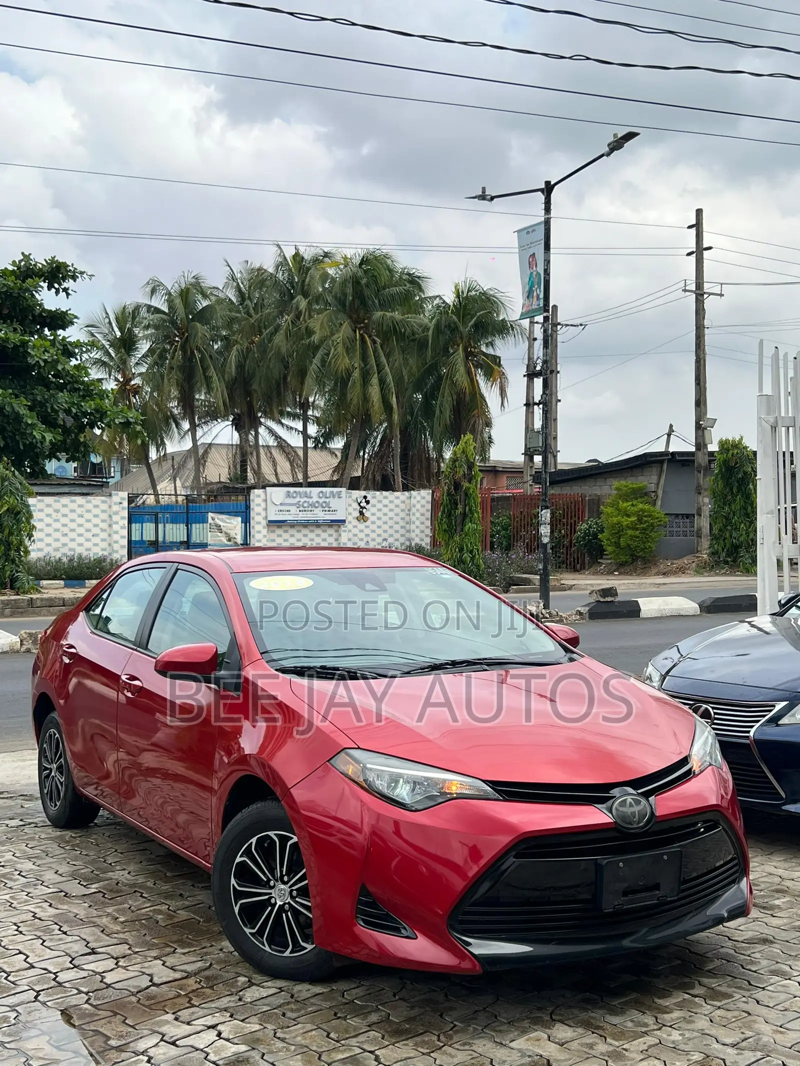 Toyota Corolla LE (1.8L 4cyl 2A) 2018 Red