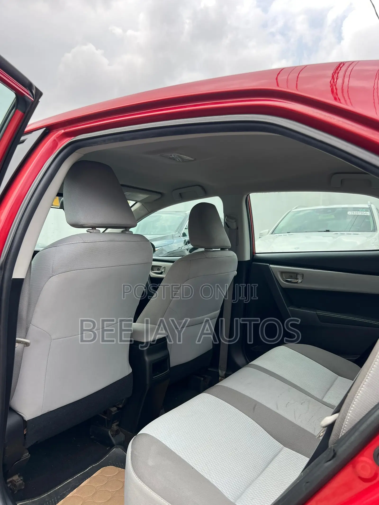 Toyota Corolla LE (1.8L 4cyl 2A) 2018 Red