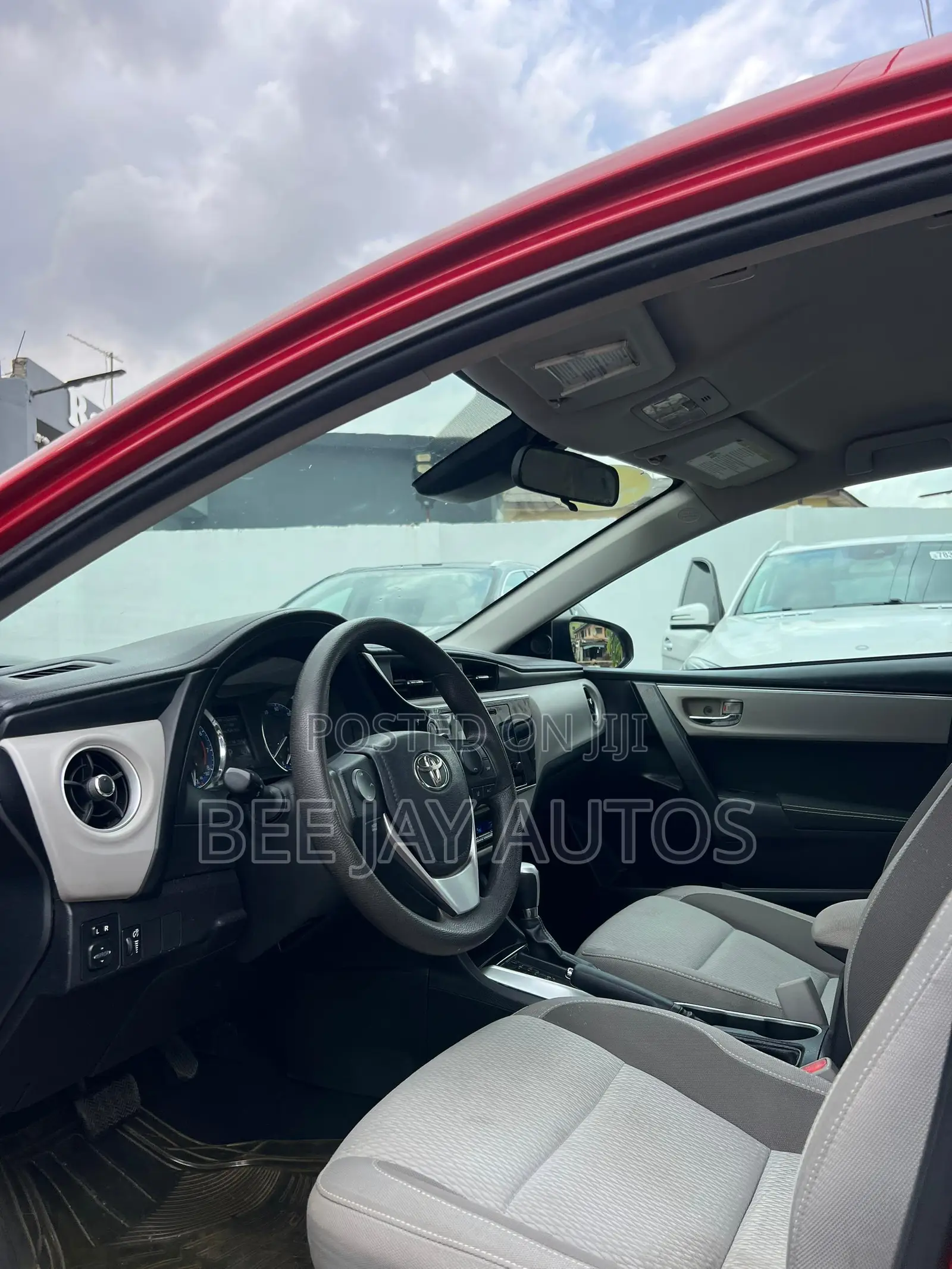 Toyota Corolla LE (1.8L 4cyl 2A) 2018 Red