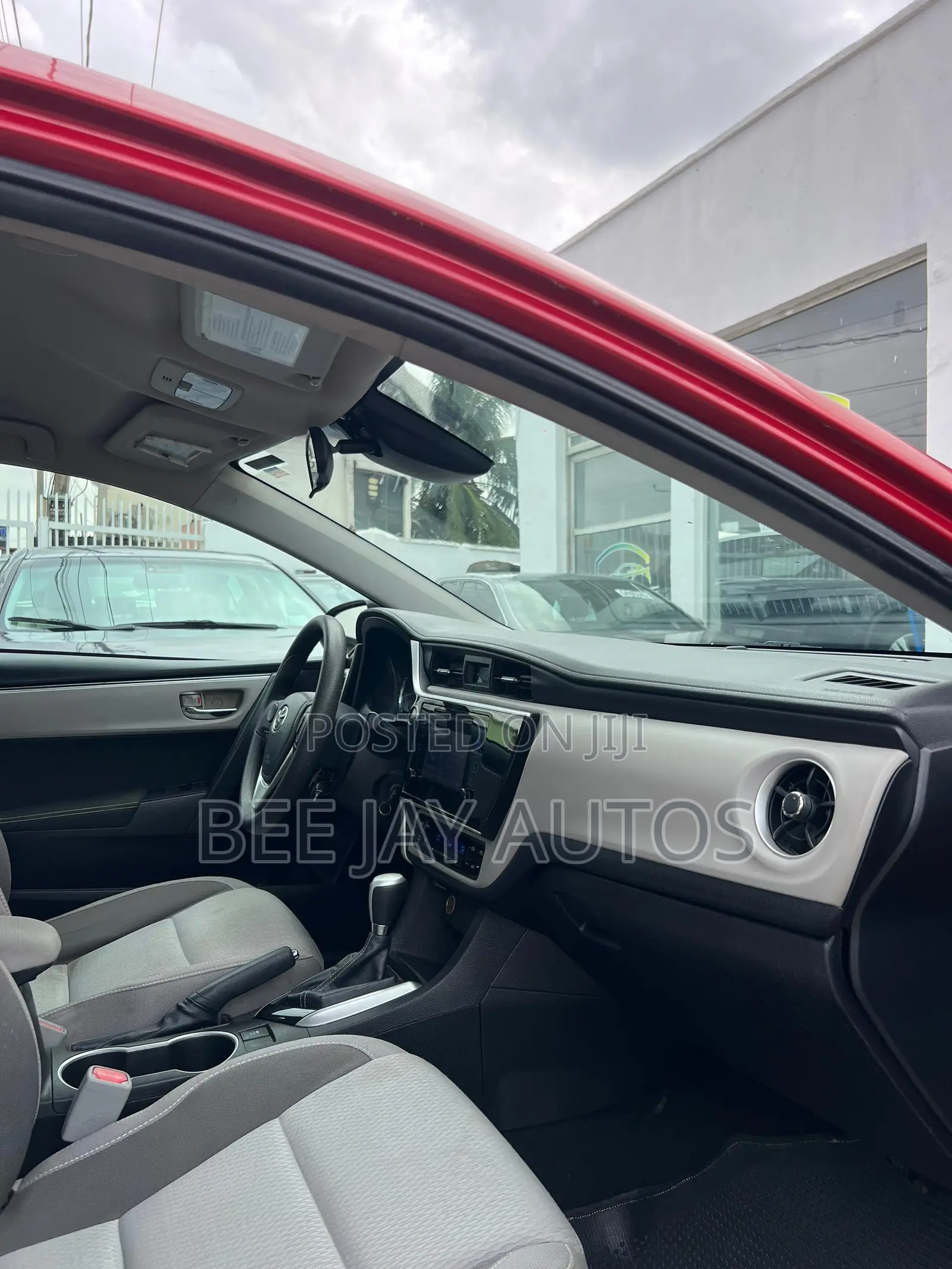 Toyota Corolla LE (1.8L 4cyl 2A) 2018 Red