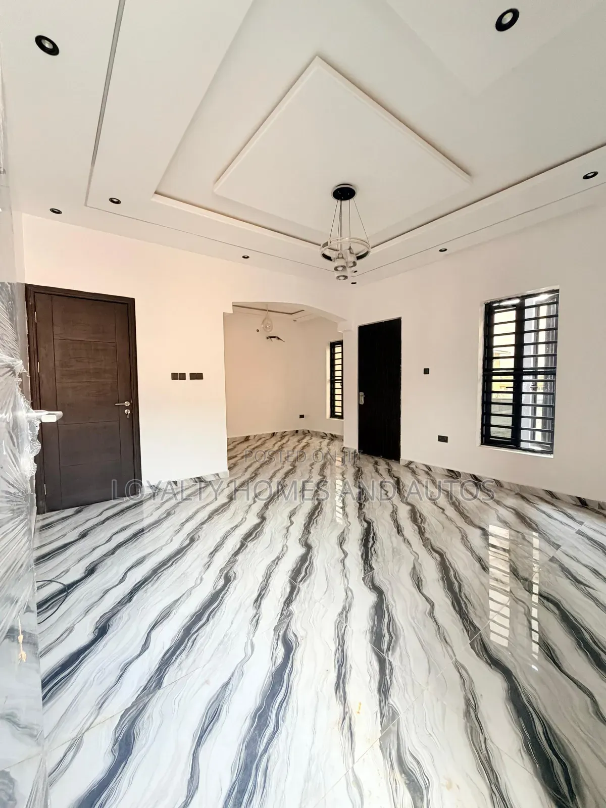 5bdrm Duplex in Airport Road / Ikeja for sale