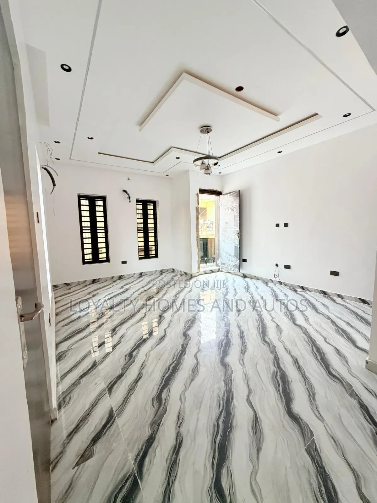 5bdrm Duplex in Airport Road / Ikeja for sale