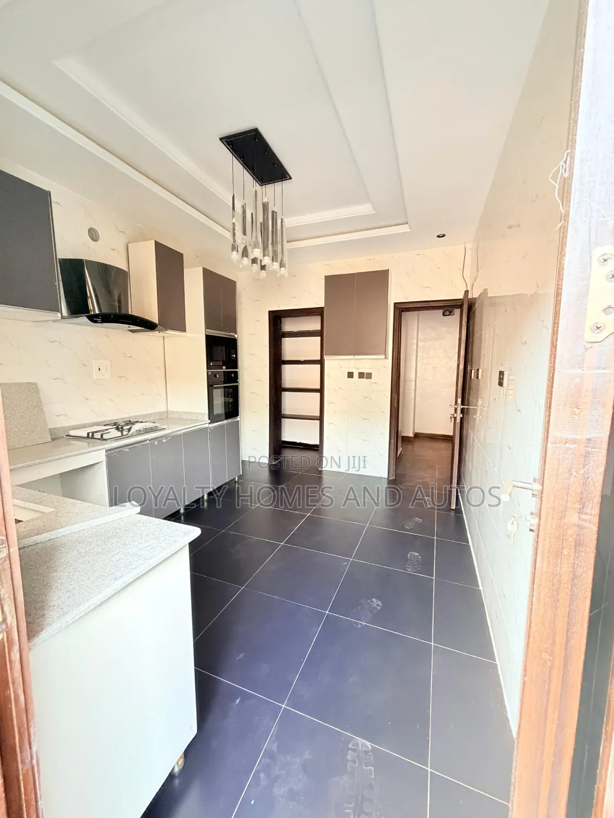 5bdrm Duplex in Airport Road / Ikeja for sale