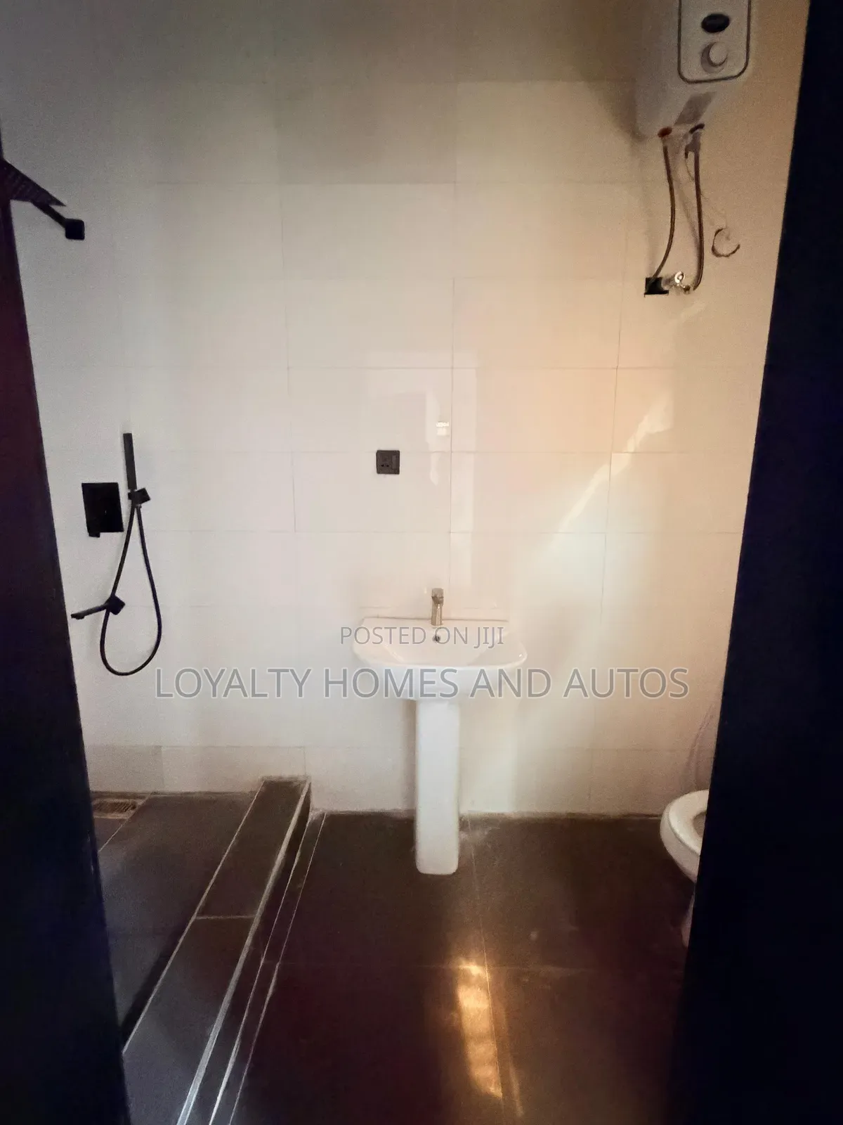 5bdrm Duplex in Airport Road / Ikeja for sale