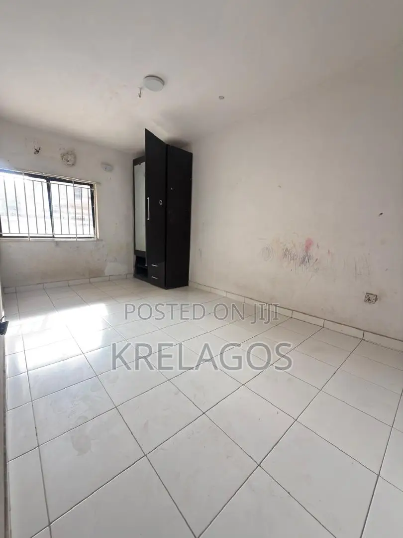3bdrm Apartment in Lekki Phase 1 for rent