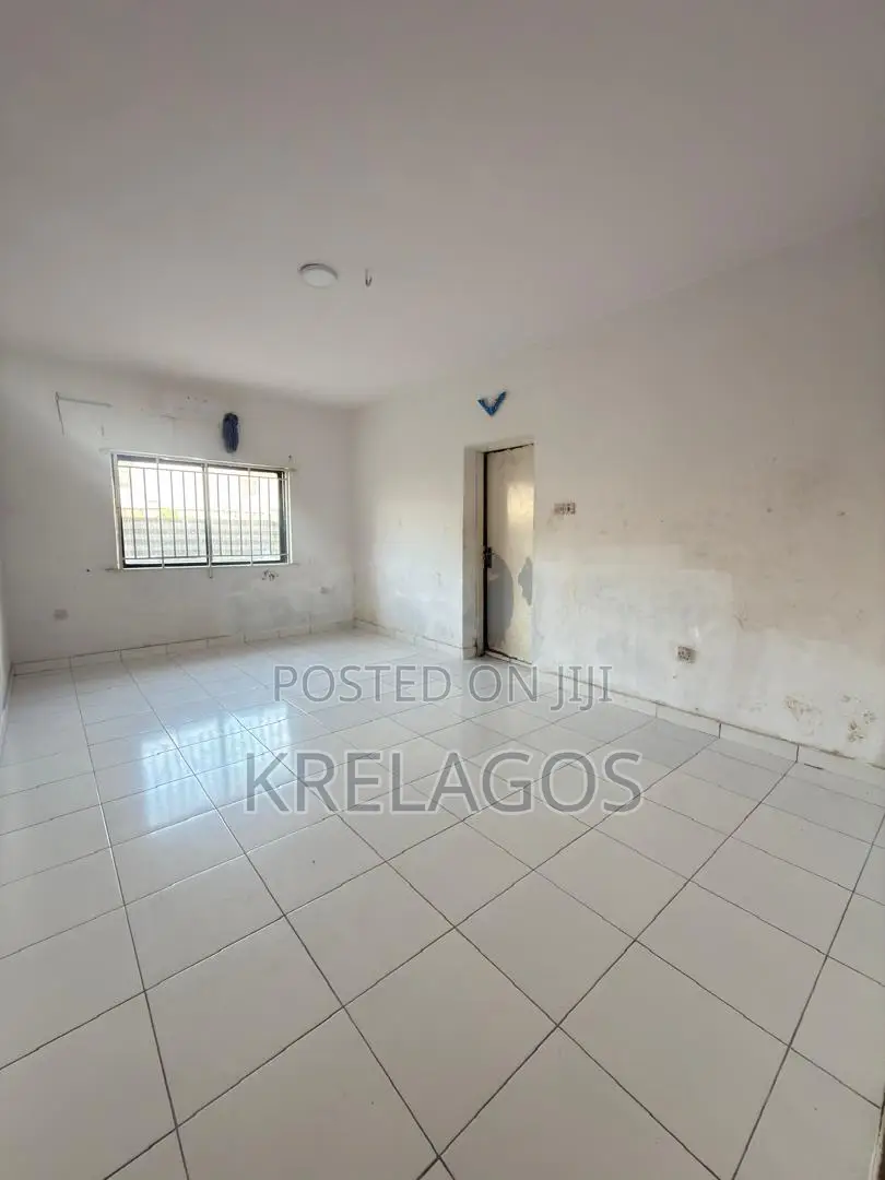 3bdrm Apartment in Lekki Phase 1 for rent