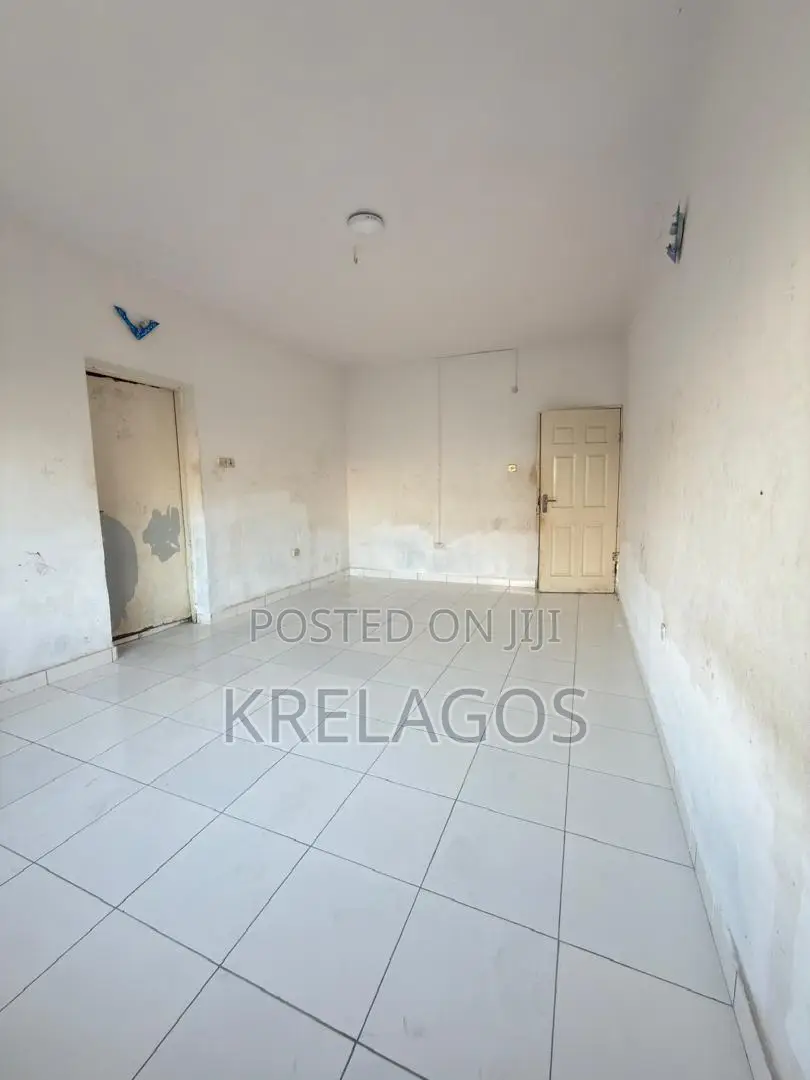 3bdrm Apartment in Lekki Phase 1 for rent