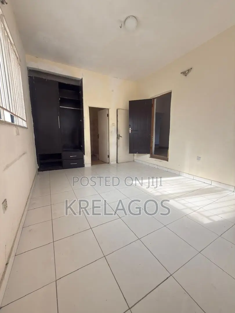 3bdrm Apartment in Lekki Phase 1 for rent