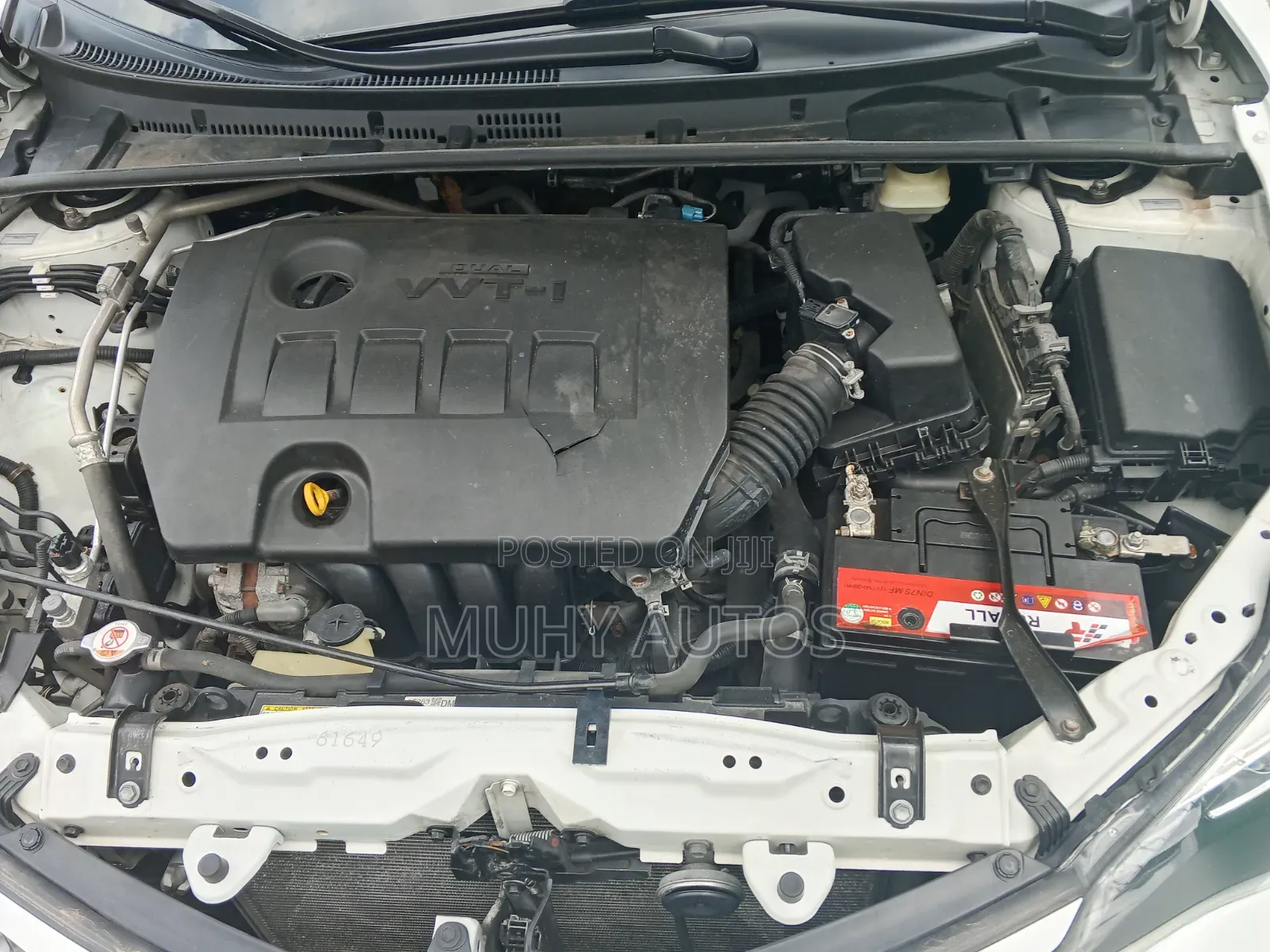 Toyota Corolla XLE (1.8L 4cyl 2A) 2018 White