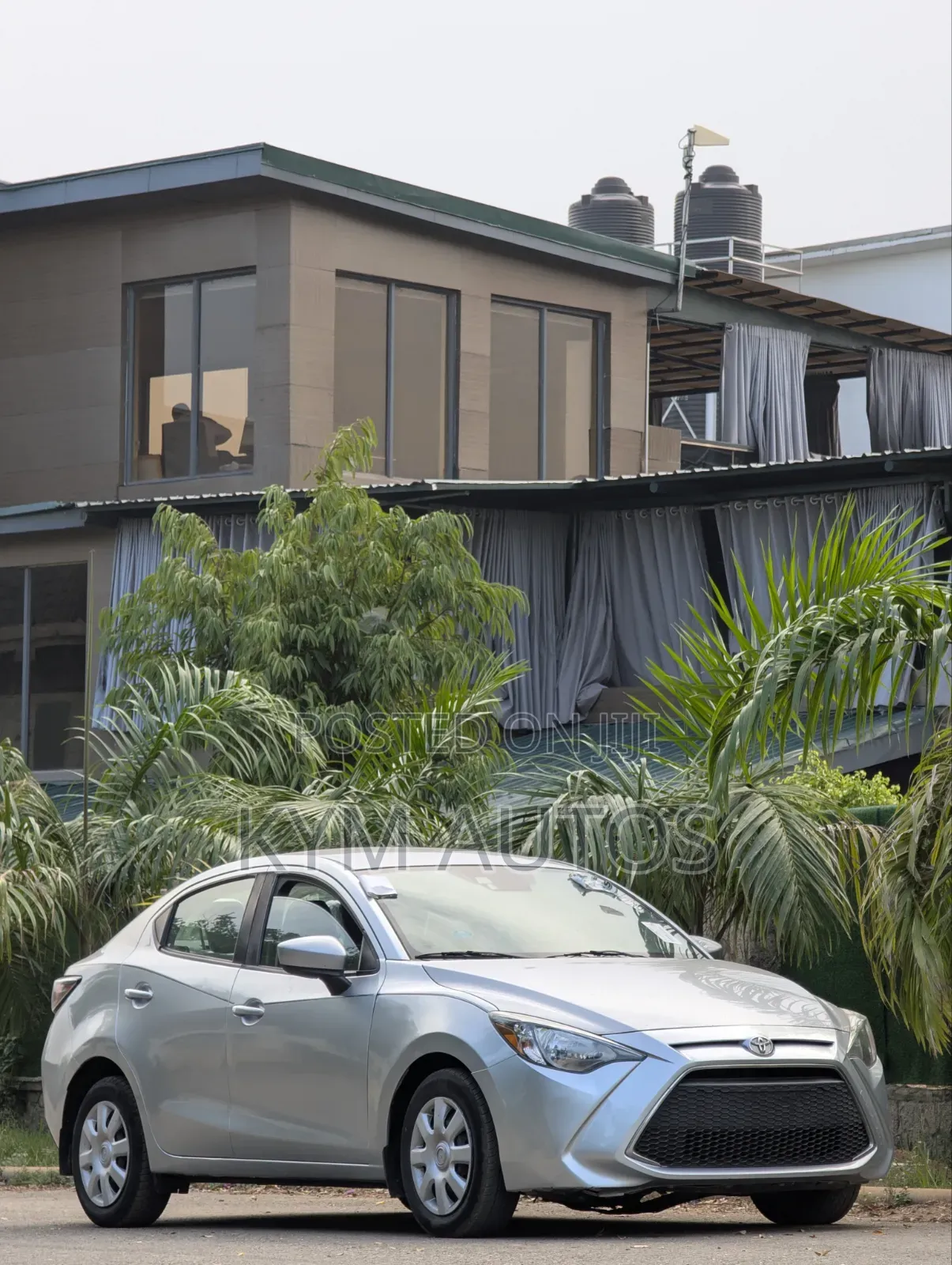 Toyota Yaris LE Sedan 4dr 2019 Silver