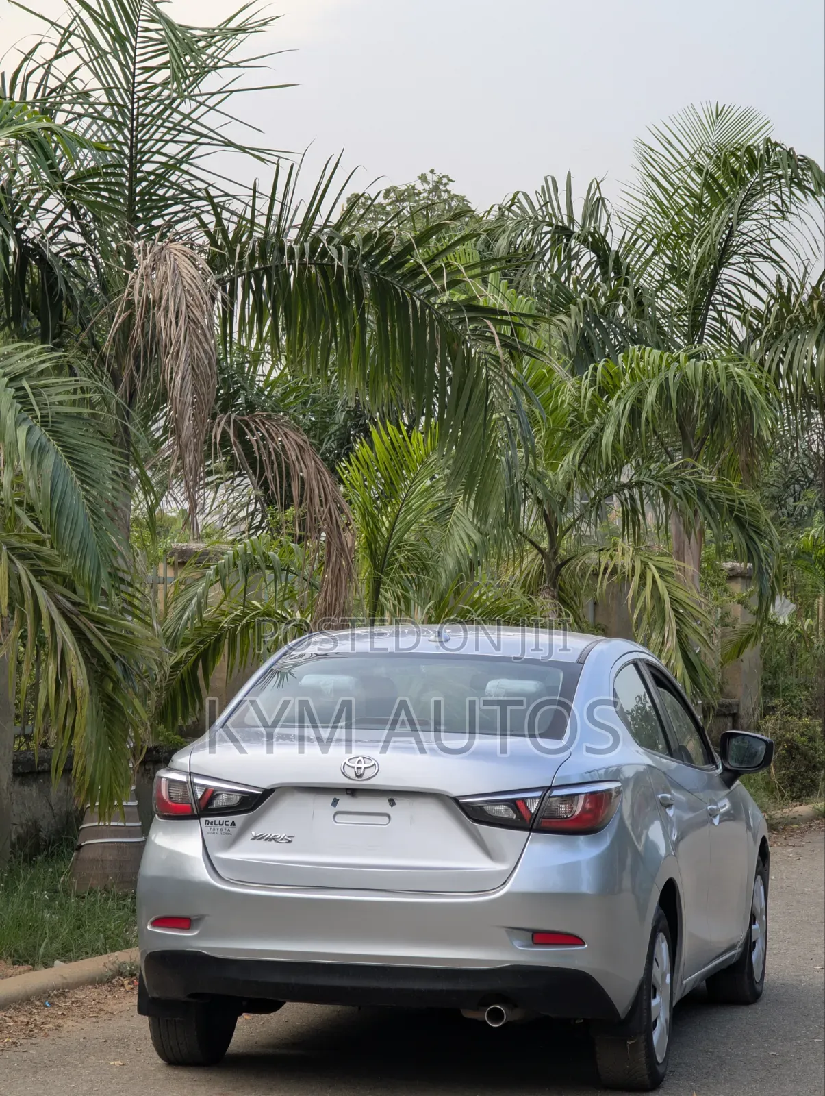 Toyota Yaris LE Sedan 4dr 2019 Silver