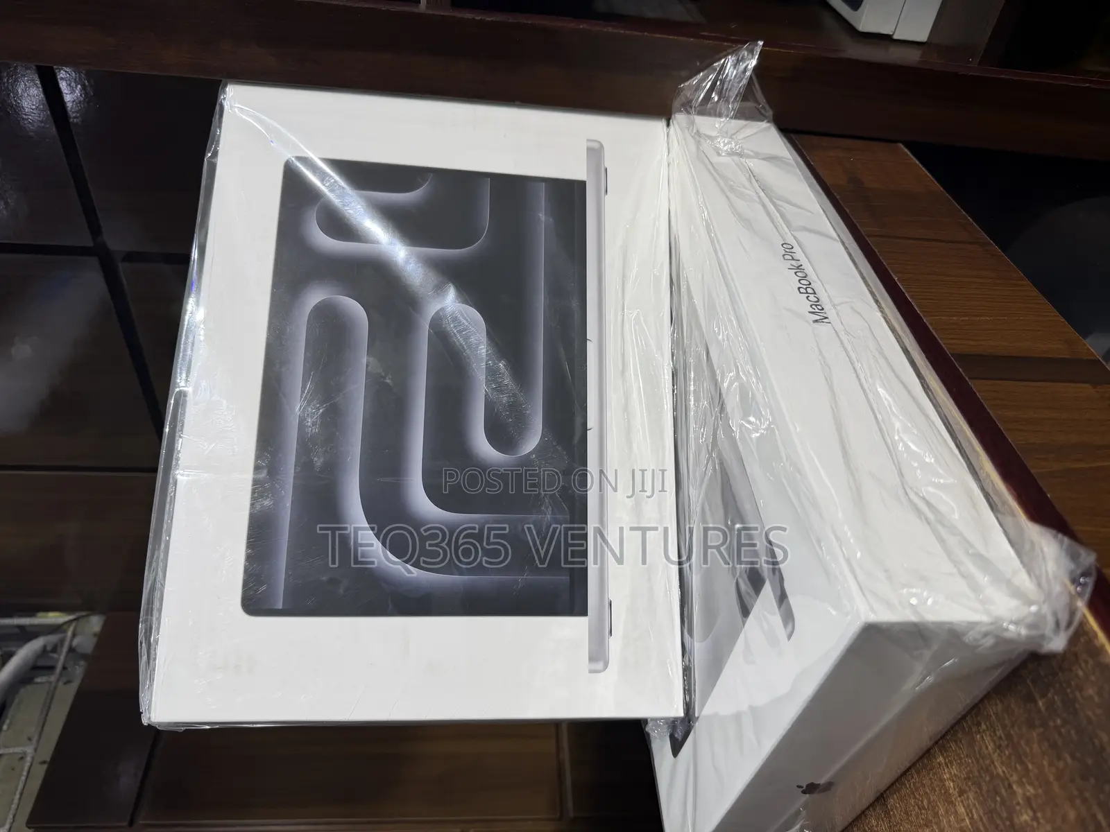 New Laptop Apple MacBook Pro 2026 M5 Max 36GB Apple M5 Max SSD 2T