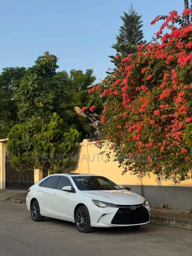 Toyota Camry XSE V6 4dr Sedan (3.5L 6cyl 6A) 2016 White