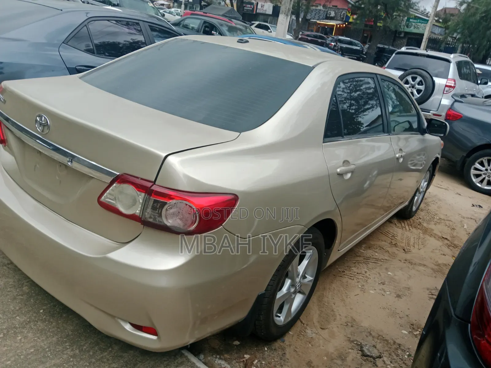 Toyota Corolla LE 4dr Sedan (1.8L 4cyl 4A) 2013 Gold