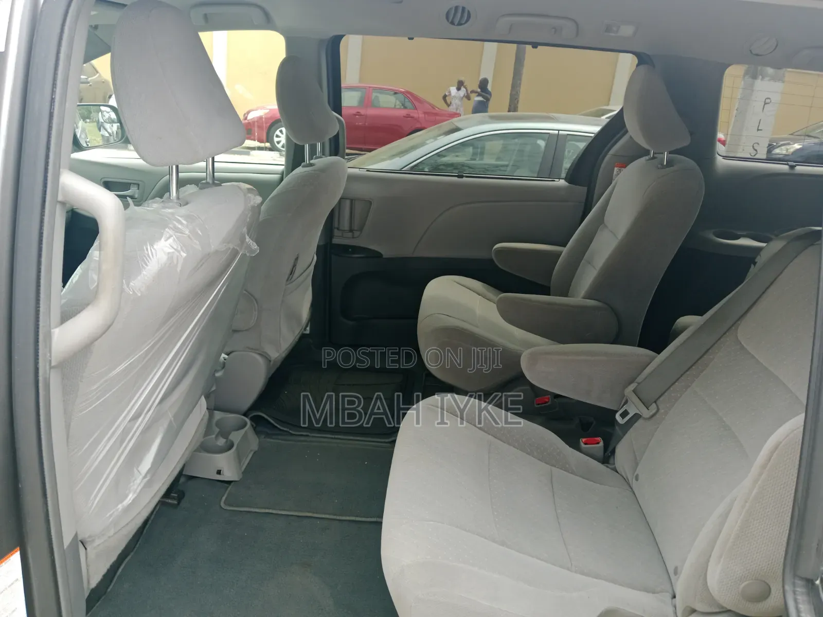 Toyota Sienna LE AWD (3.5L 6cyl 8A) 2018 Gray