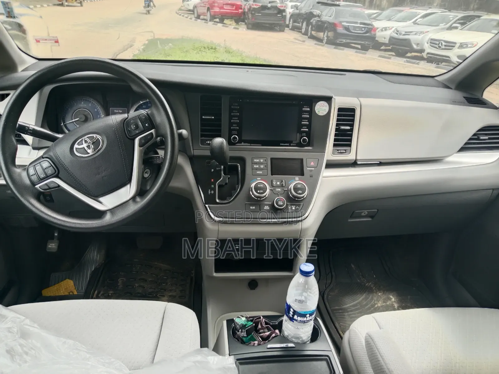 Toyota Sienna LE AWD (3.5L 6cyl 8A) 2018 Gray