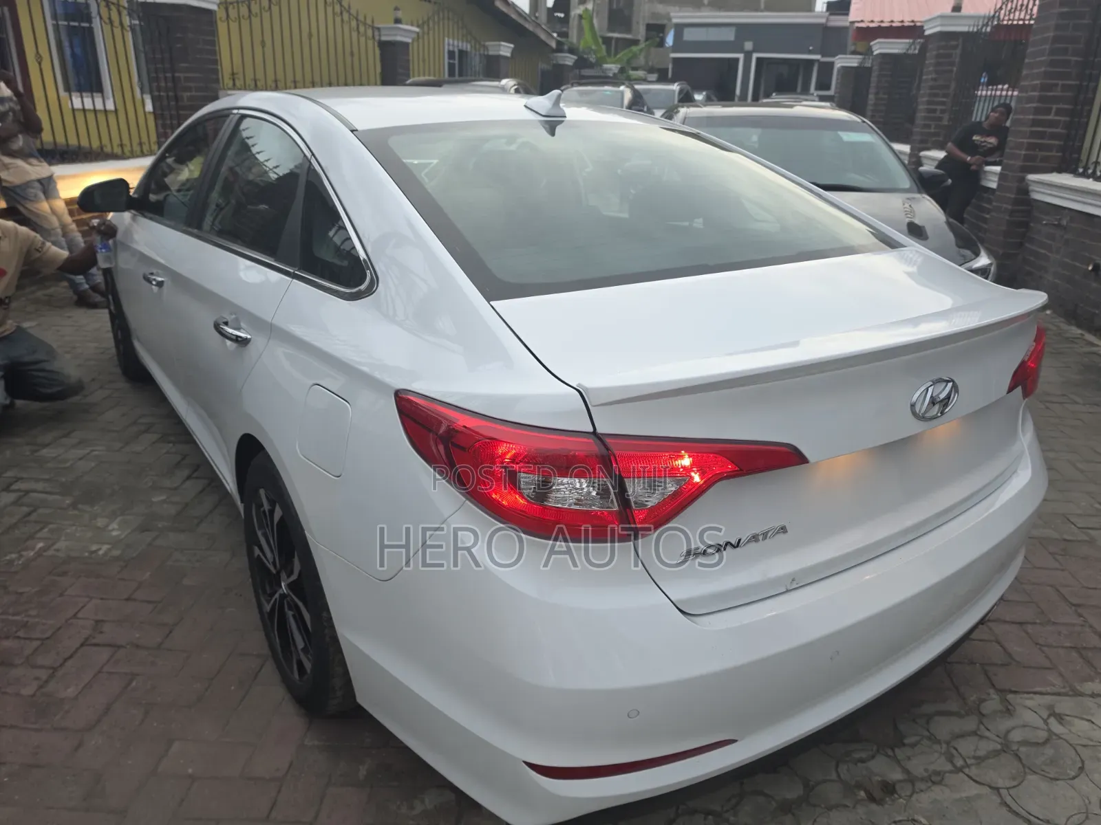 Hyundai Sonata Base Sedan FWD (2.4L 4cyl 6A) 2017 White