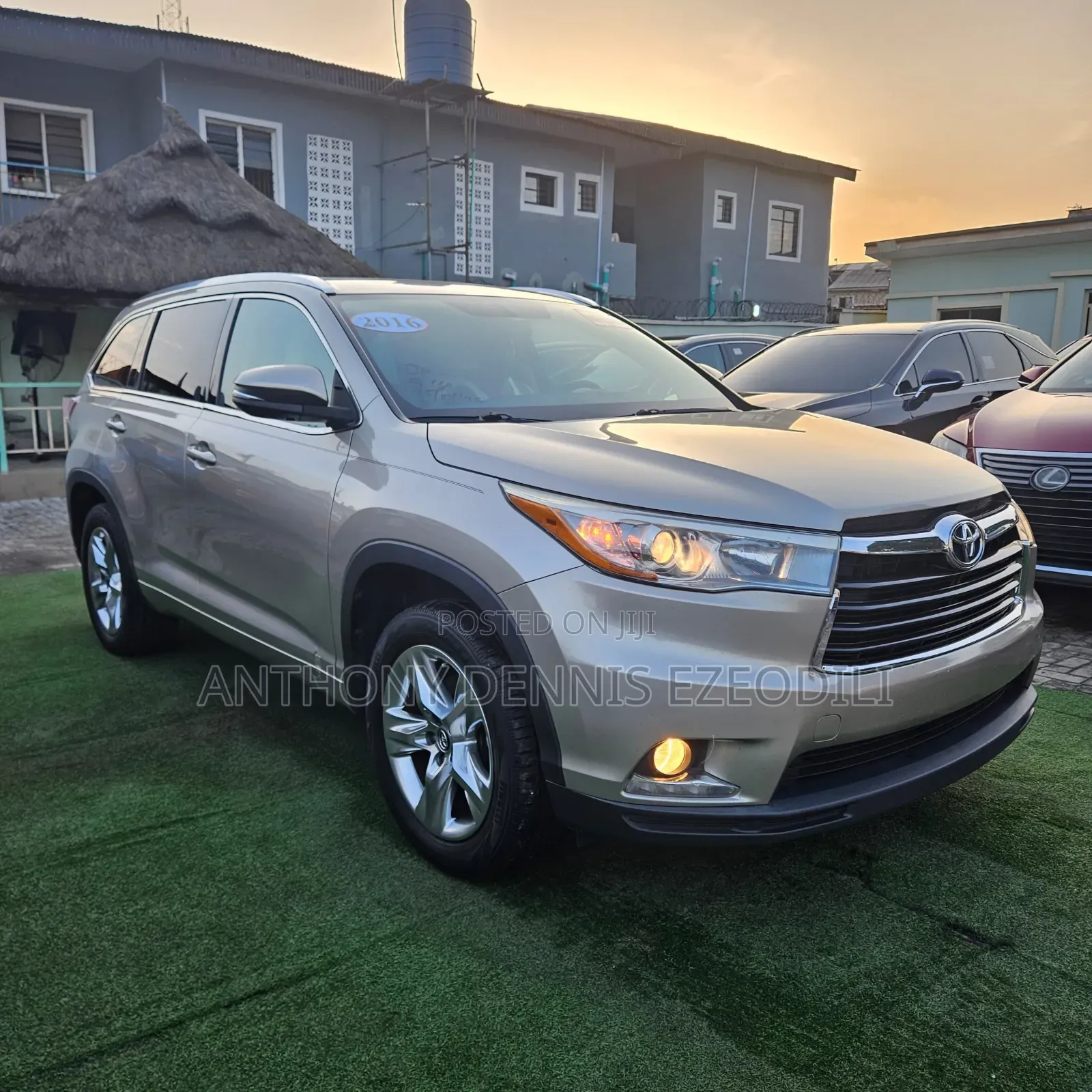 Toyota Highlander Limited V6 4x4 (3.5L 6cyl 6A) 2016 Gold