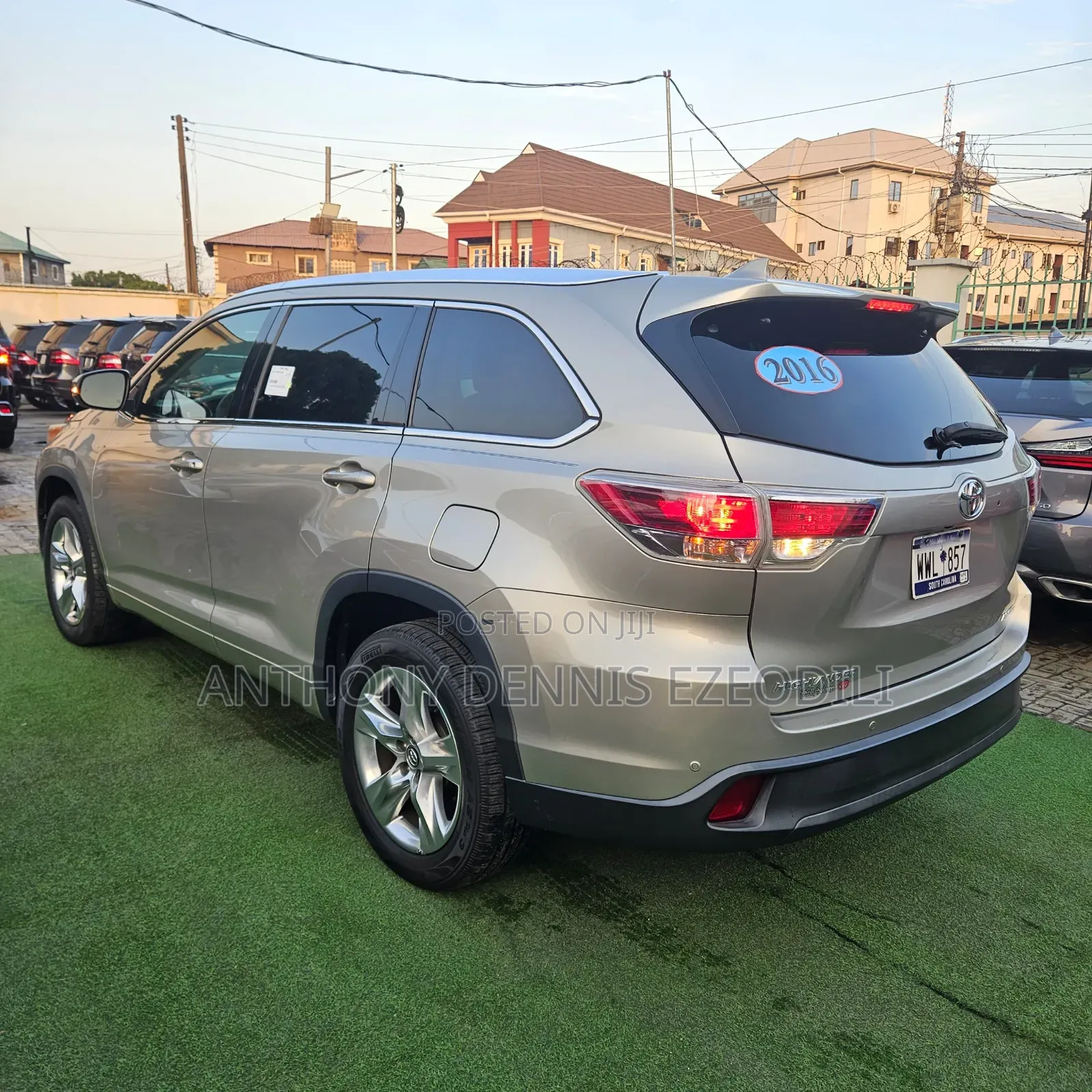 Toyota Highlander Limited V6 4x4 (3.5L 6cyl 6A) 2016 Gold