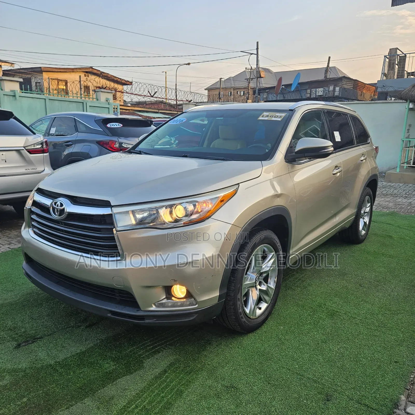 Toyota Highlander Limited V6 4x4 (3.5L 6cyl 6A) 2016 Gold