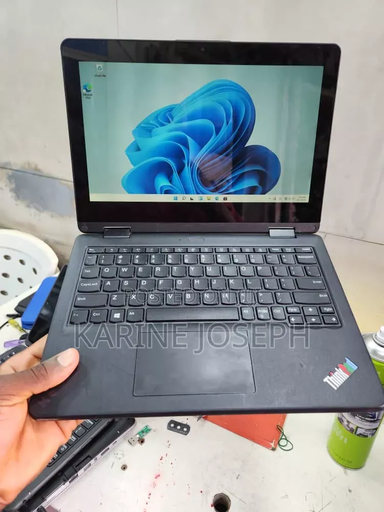 Laptop Lenovo 300e 8GB Intel Core M3 SSD 128GB