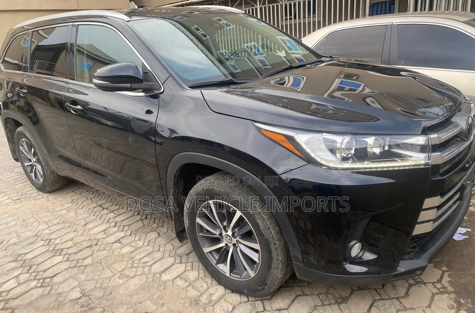 Toyota Highlander XLE 4x4 V6 (3.5L 6cyl 8A) 2018 Black