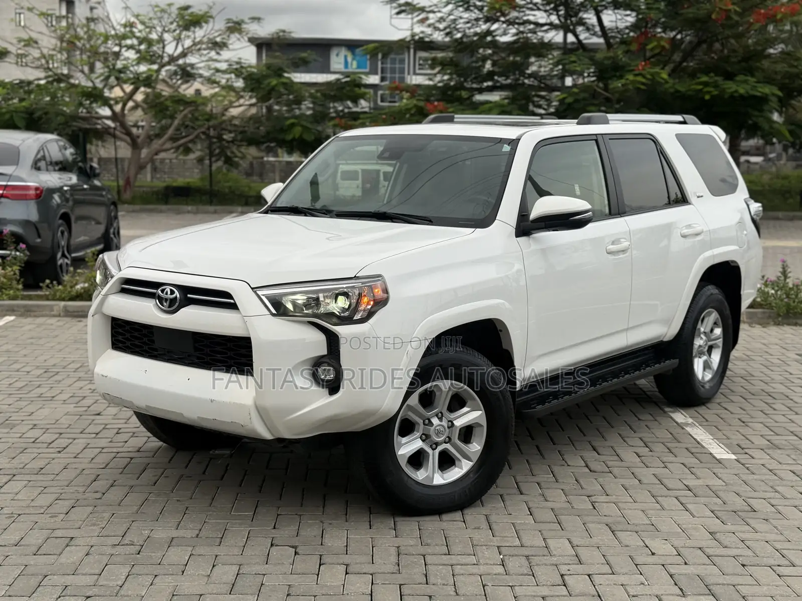 Toyota 4-Runner SR5 Premium 4WD 2023 White