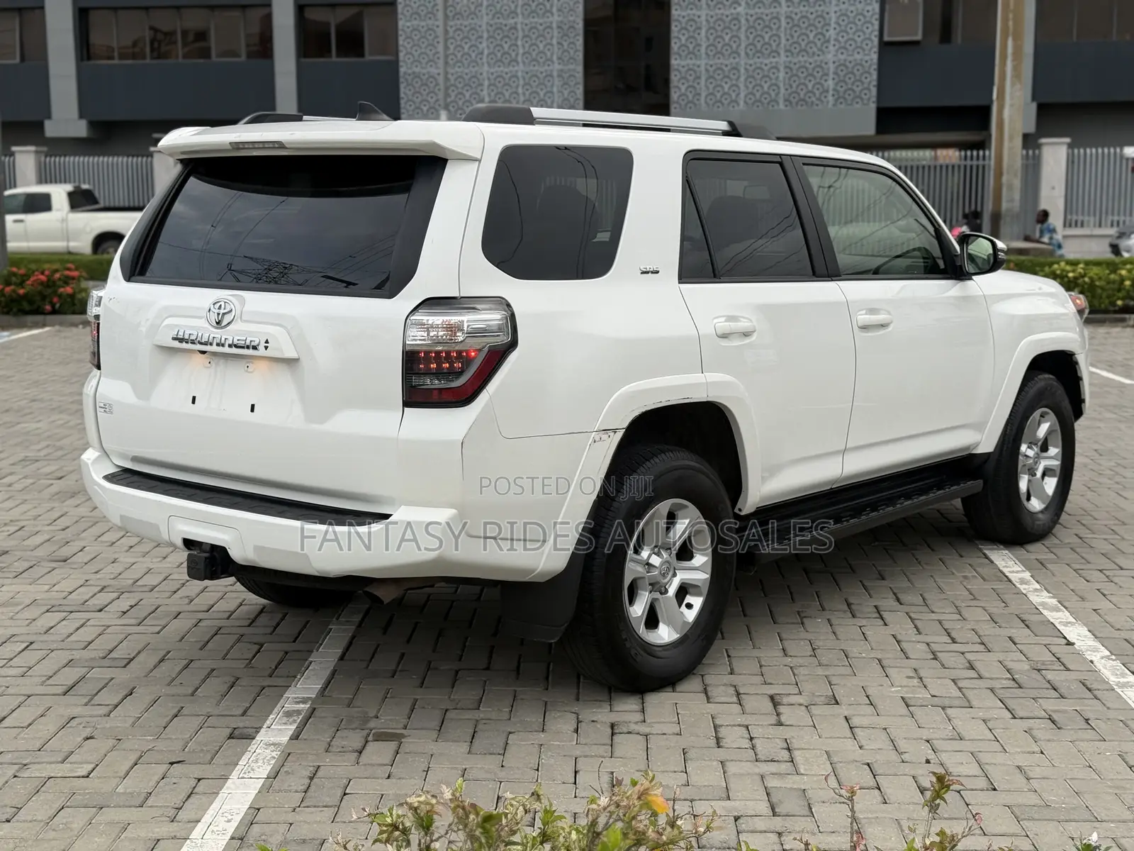 Toyota 4-Runner SR5 Premium 4WD 2023 White