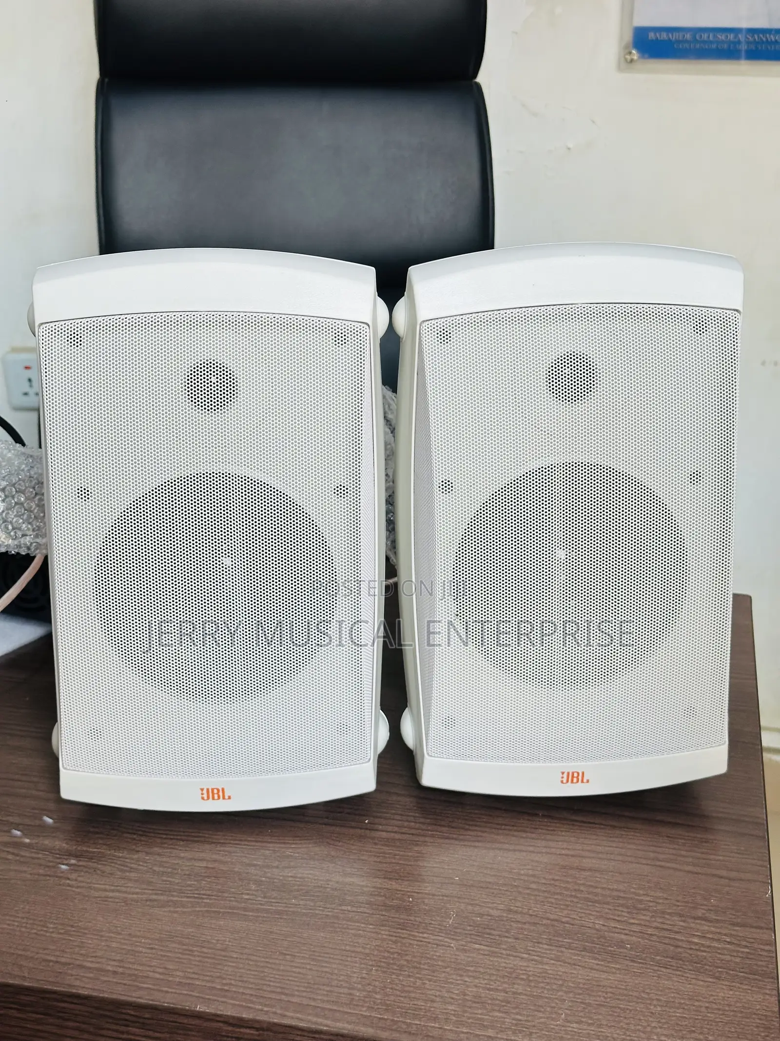 JBL Hanging Speakers for Swimming Pool Bar Restaurant Etc