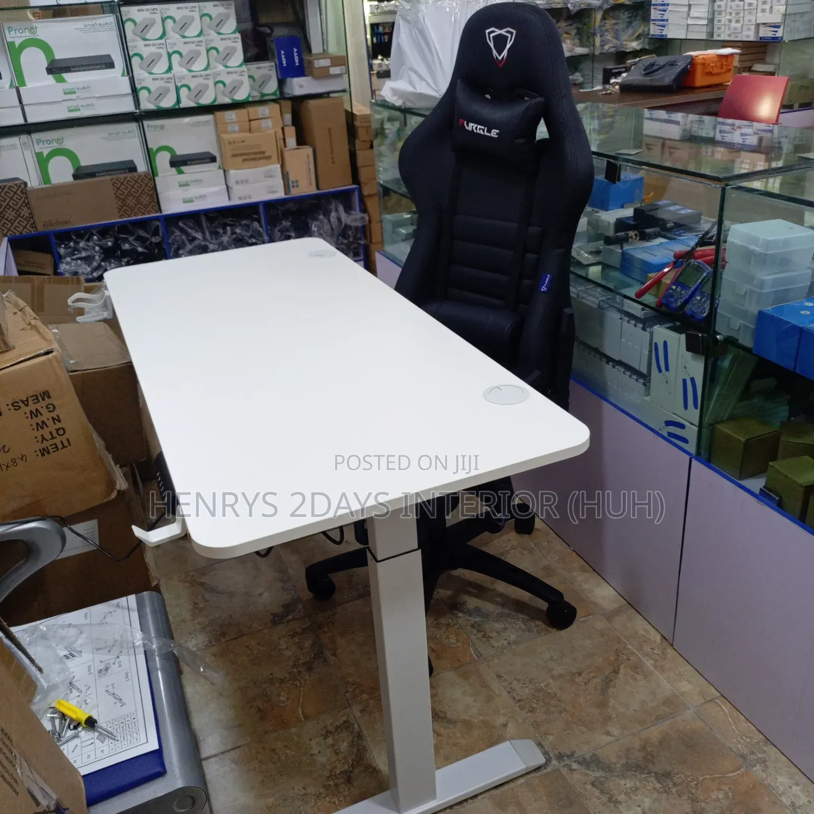 Eletric Table With Gaming Chair Full Black and White Table
