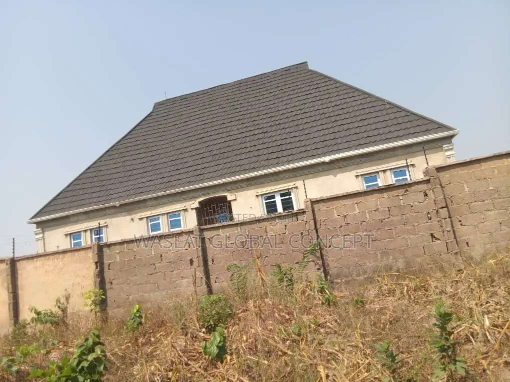 3bdrm Bungalow in Sapoyoro Estate, Osogbo for sale
