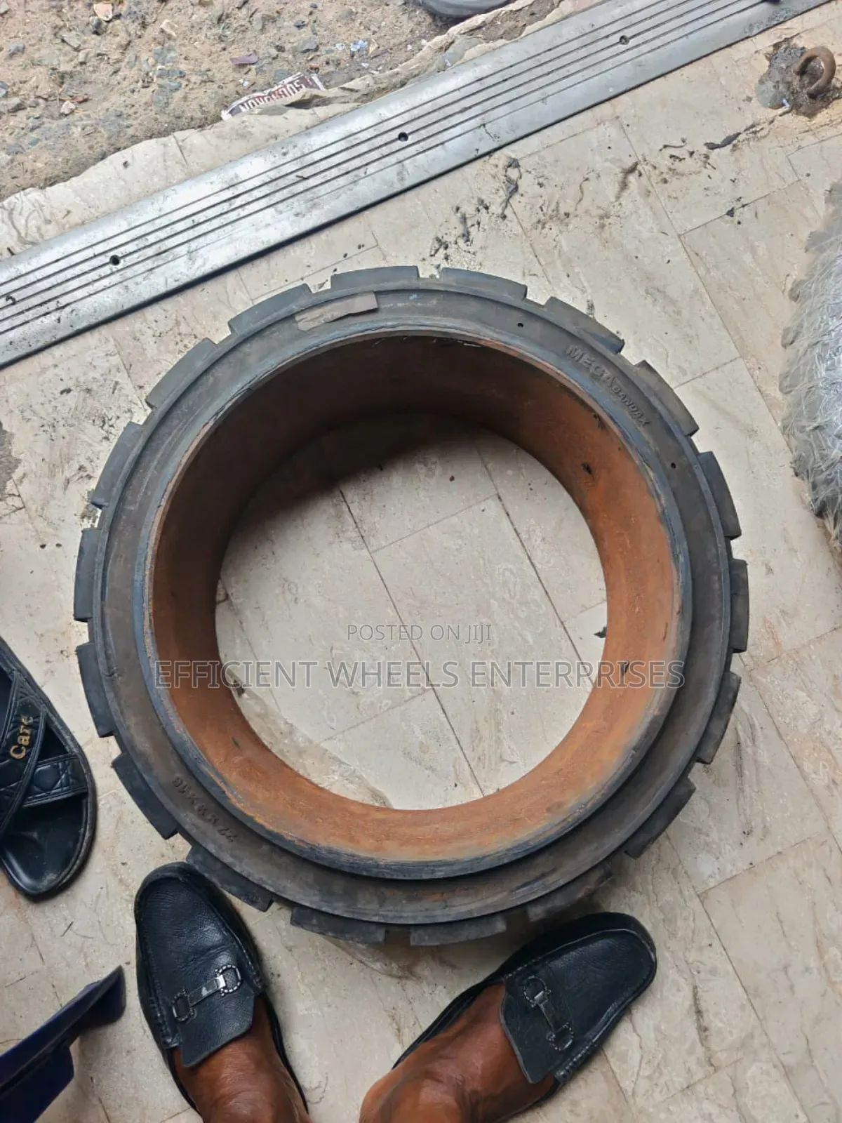 22x9-16 Mega Bandax