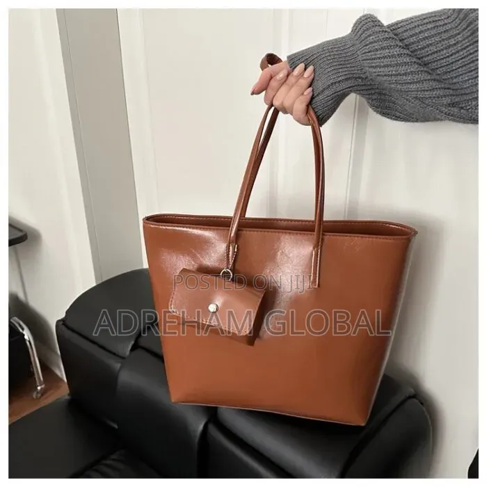 Becca Quality Glossy Patent Leather Tote Bag With Mini Purse