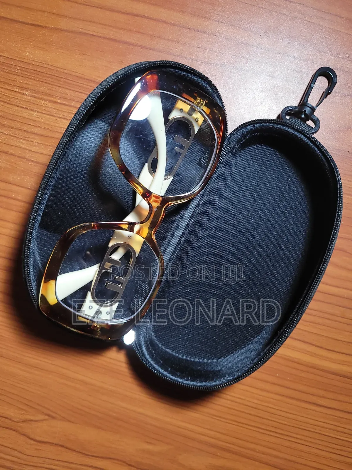 Fashionable Glassed WTH Casing